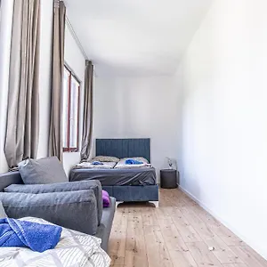 Хостел Comfy In Shared With Terrace And Garden, Вена