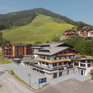 By Alps , Saalbach-Hinterglemm Österreich